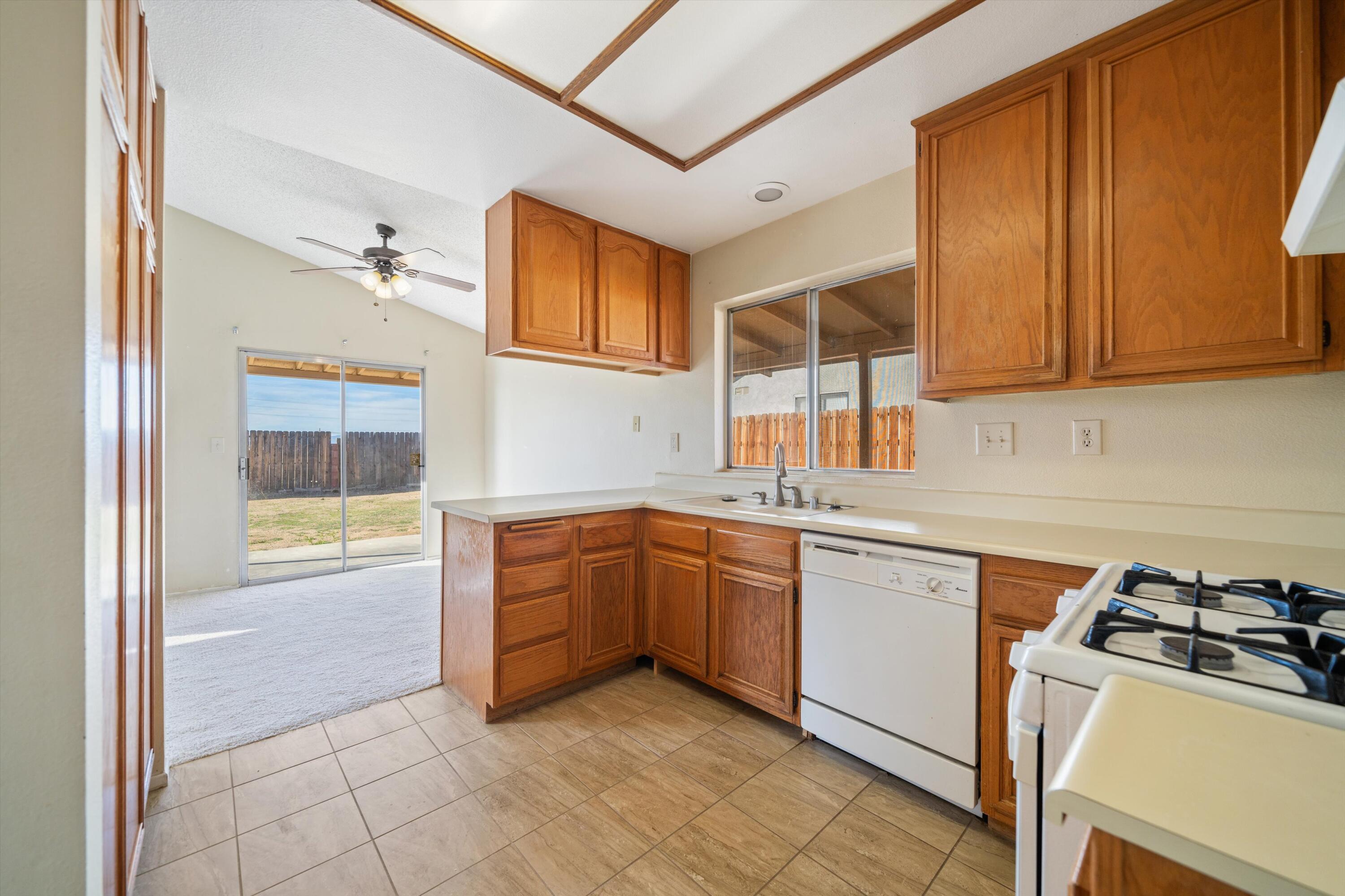 Rosamond, California 93560, United States, 2 Bedrooms Bedrooms, ,2 BathroomsBathrooms,Residential,Active,90631