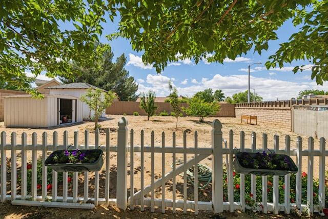 Lancaster, California 93536, United States, 3 Bedrooms Bedrooms, ,2 BathroomsBathrooms,Residential,Pending,125637