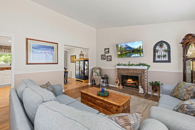 Lancaster, California 93536, United States, 3 Bedrooms Bedrooms, ,2 BathroomsBathrooms,Residential,Pending,125637