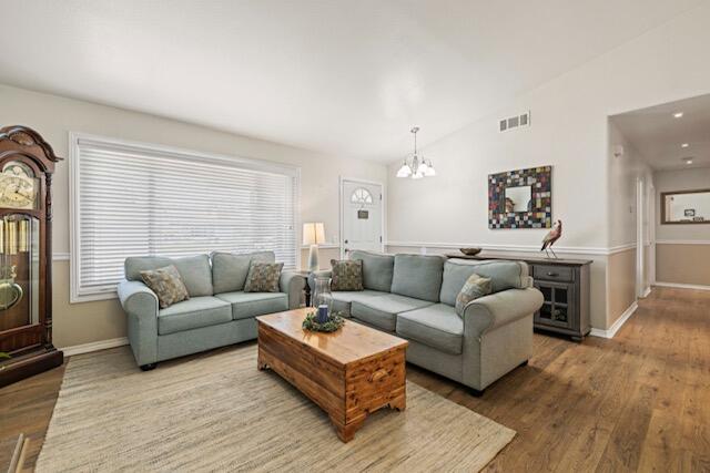 Lancaster, California 93536, United States, 3 Bedrooms Bedrooms, ,2 BathroomsBathrooms,Residential,Pending,125637