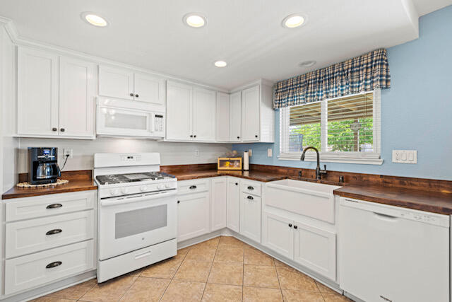 Lancaster, California 93536, United States, 3 Bedrooms Bedrooms, ,2 BathroomsBathrooms,Residential,Pending,125637