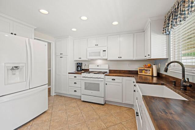 Lancaster, California 93536, United States, 3 Bedrooms Bedrooms, ,2 BathroomsBathrooms,Residential,Pending,125637