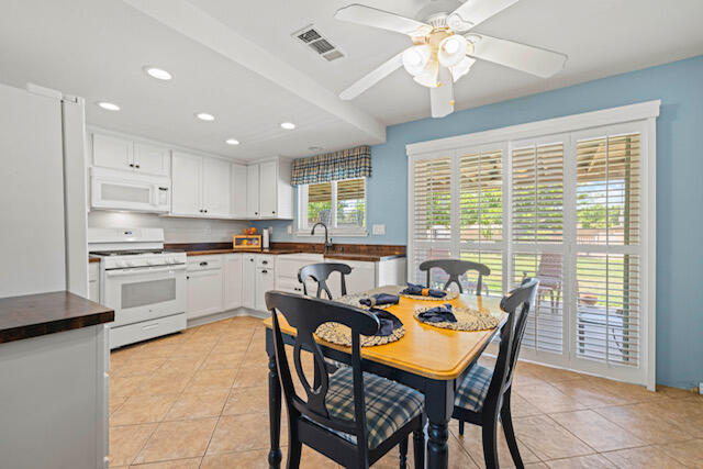 Lancaster, California 93536, United States, 3 Bedrooms Bedrooms, ,2 BathroomsBathrooms,Residential,Pending,125637