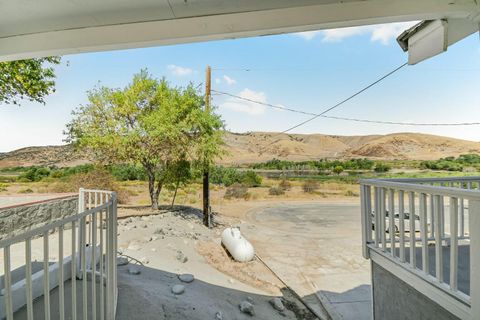 A home in Lake Hughes