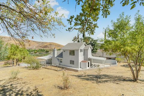 A home in Lake Hughes