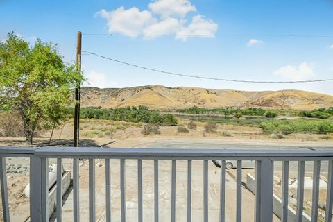 A home in Lake Hughes