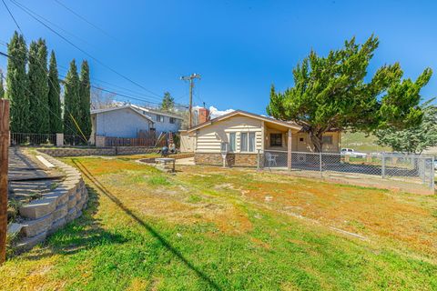 A home in Lake Hughes