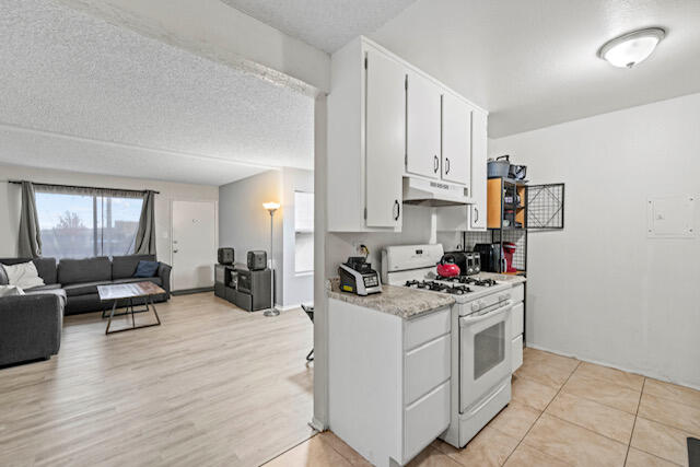 Lancaster, California 93536, United States, 3 Bedrooms Bedrooms, ,2 BathroomsBathrooms,Residential,Active,30322