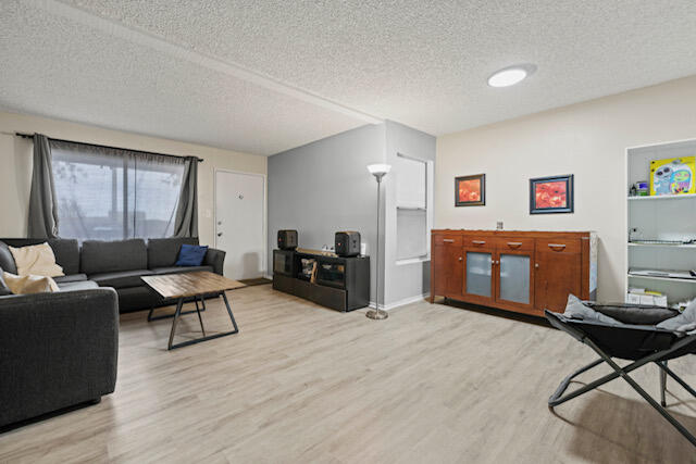 Lancaster, California 93536, United States, 3 Bedrooms Bedrooms, ,2 BathroomsBathrooms,Residential,Active,30322