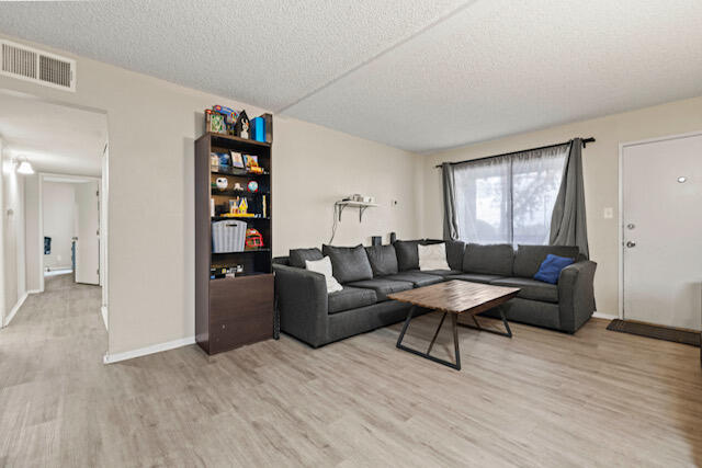 Lancaster, California 93536, United States, 3 Bedrooms Bedrooms, ,2 BathroomsBathrooms,Residential,Active,30322