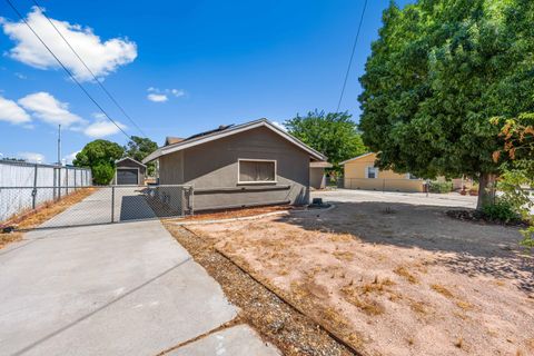 A home in Quartz Hill