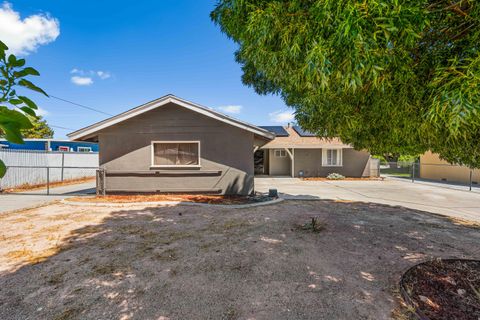 A home in Quartz Hill