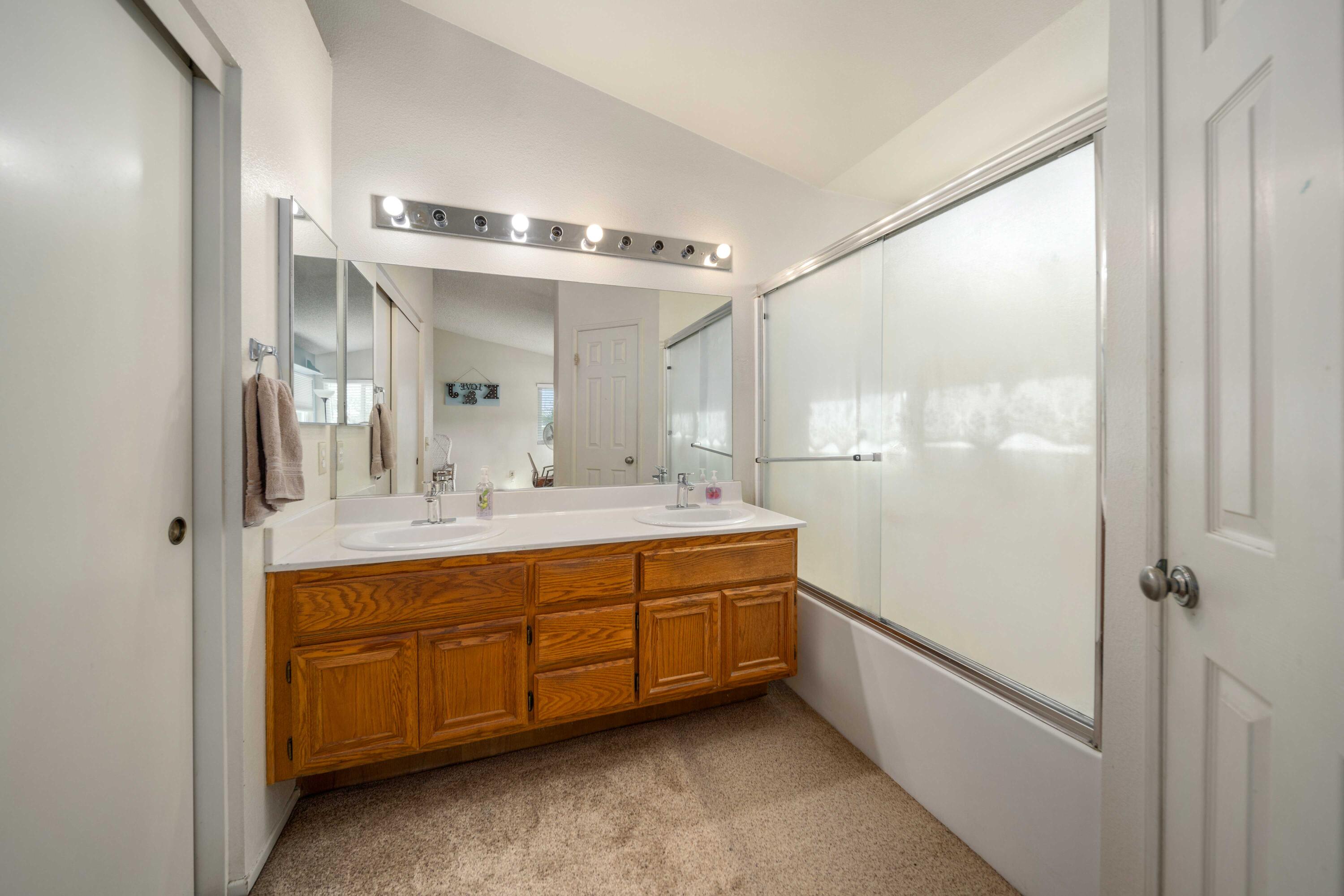 Lancaster, California 93535, United States, 4 Bedrooms Bedrooms, ,3 BathroomsBathrooms,Residential,Pending,120093