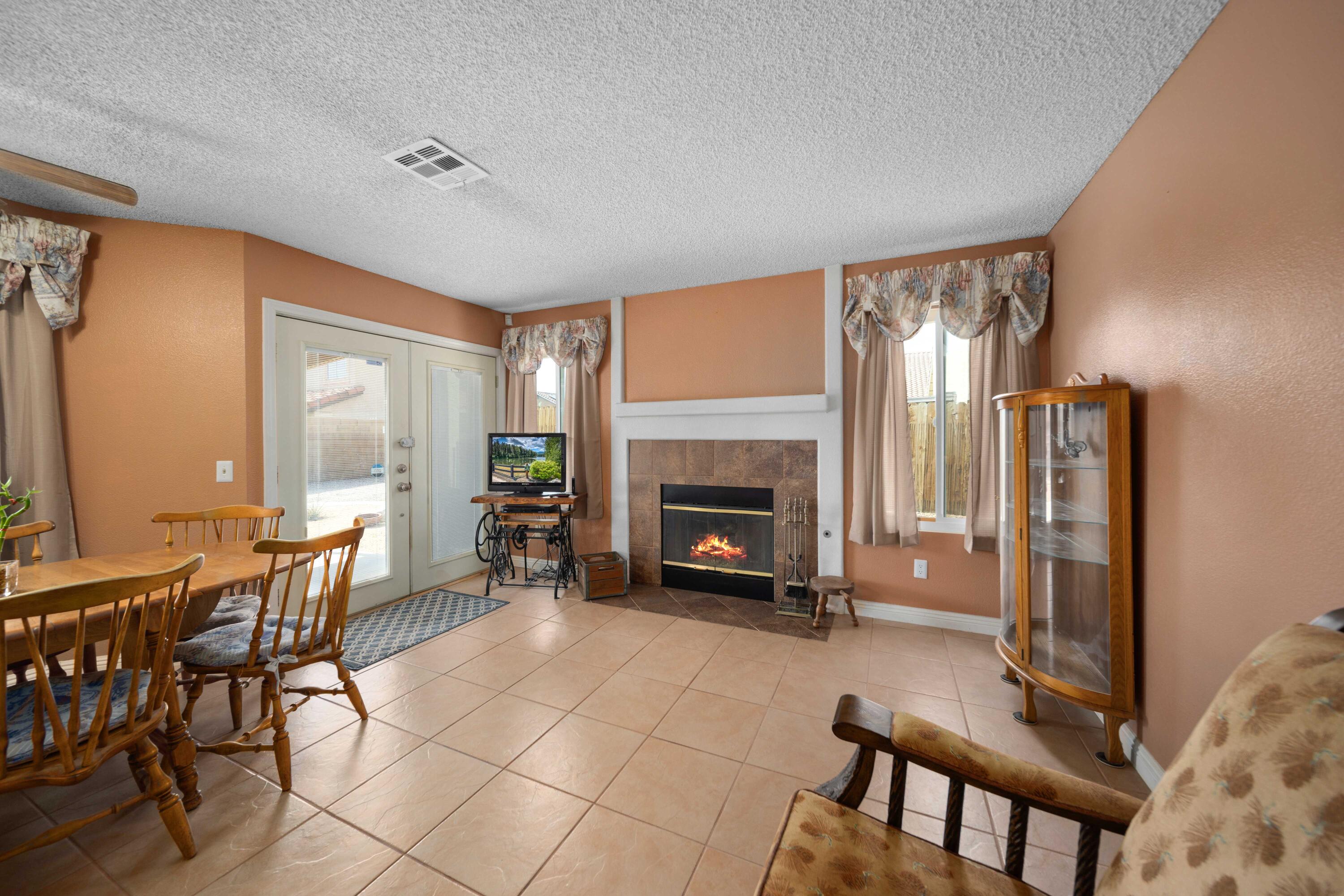 Lancaster, California 93535, United States, 4 Bedrooms Bedrooms, ,3 BathroomsBathrooms,Residential,Pending,120093