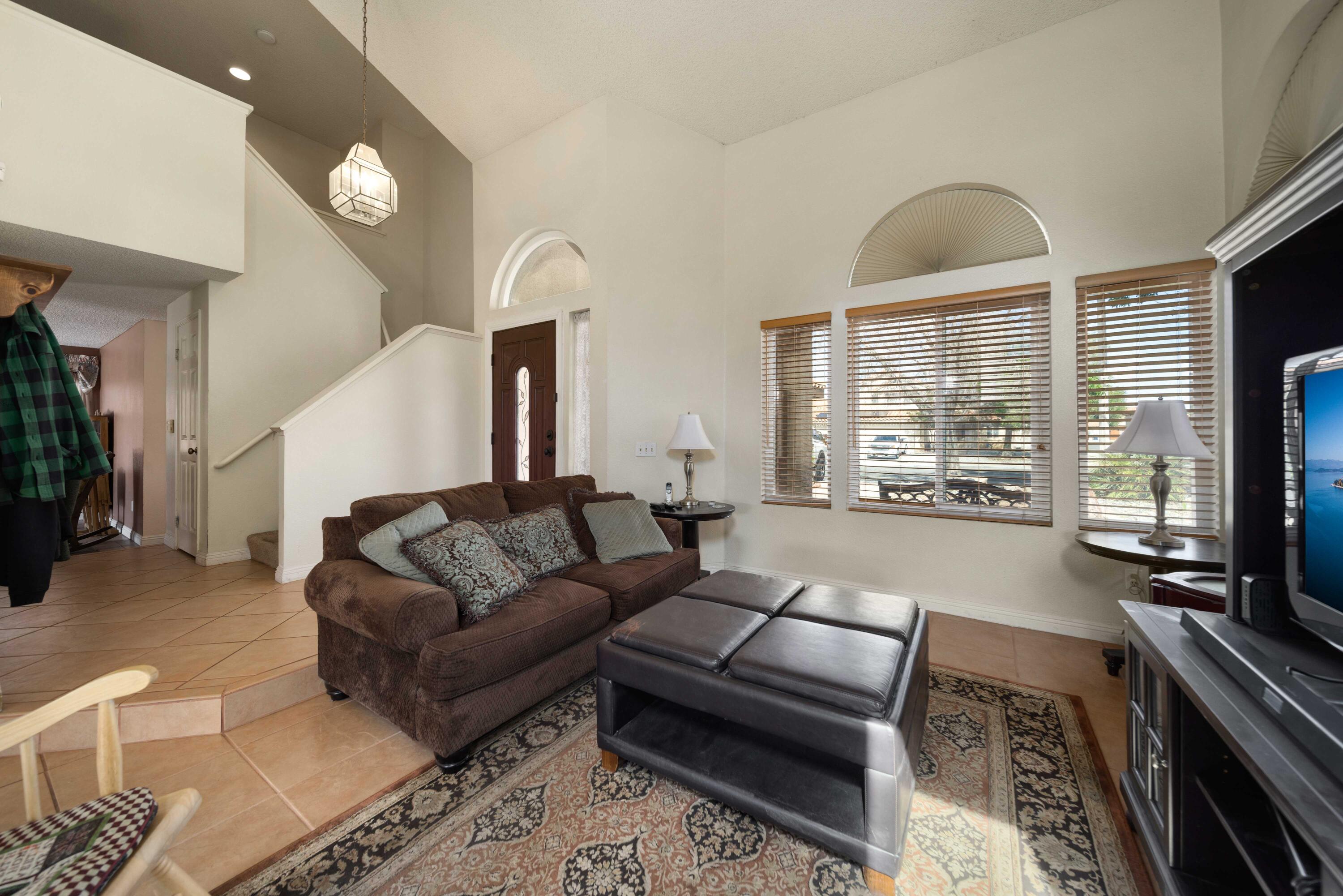 Lancaster, California 93535, United States, 4 Bedrooms Bedrooms, ,3 BathroomsBathrooms,Residential,Pending,120093