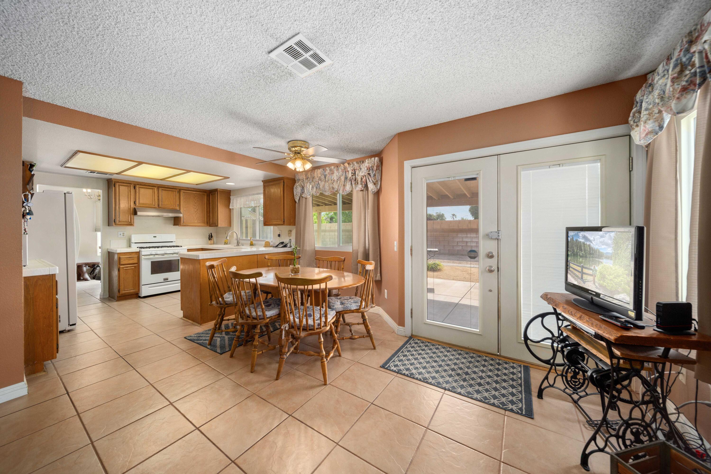 Lancaster, California 93535, United States, 4 Bedrooms Bedrooms, ,3 BathroomsBathrooms,Residential,Pending,120093