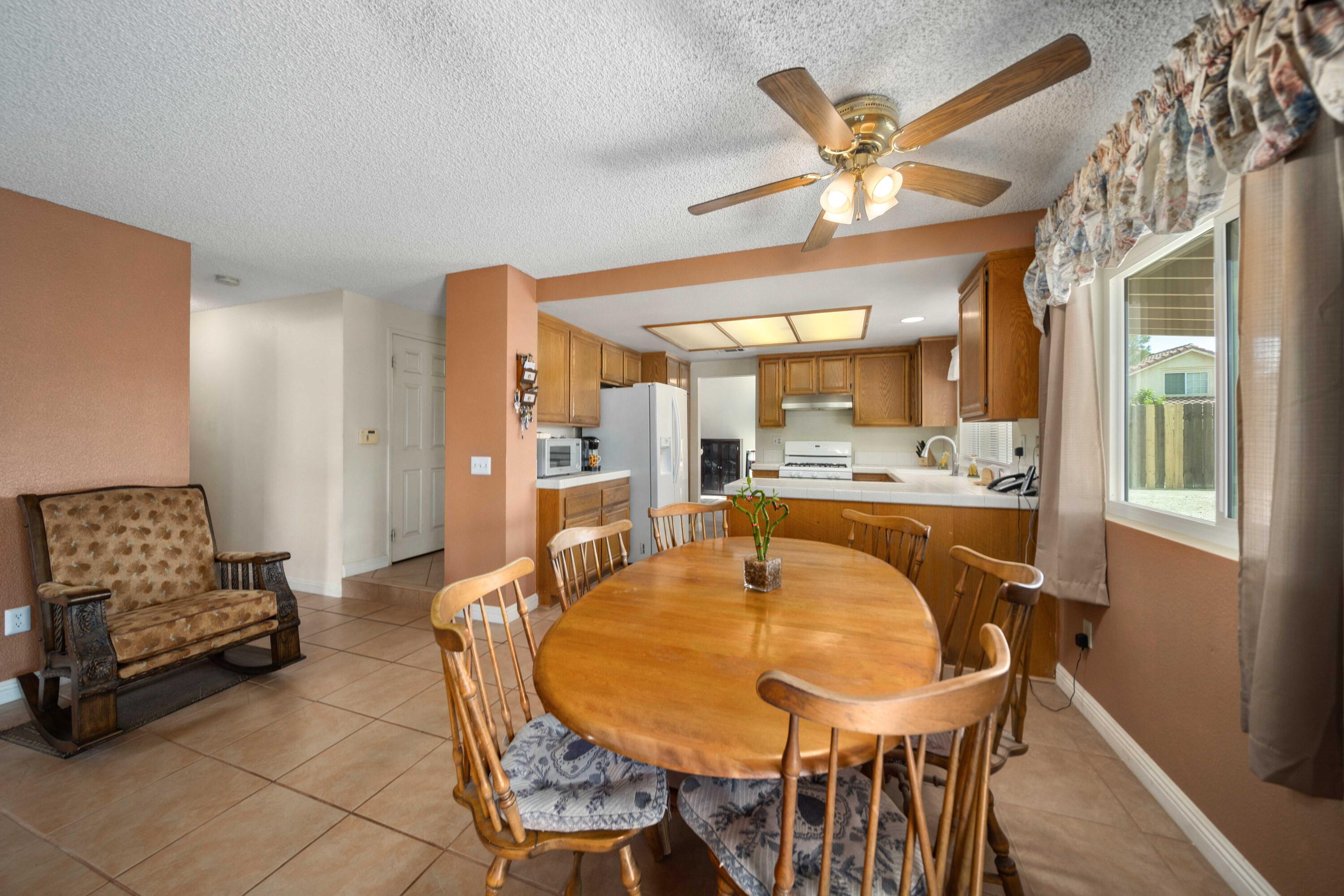 Lancaster, California 93535, United States, 4 Bedrooms Bedrooms, ,3 BathroomsBathrooms,Residential,Pending,120093