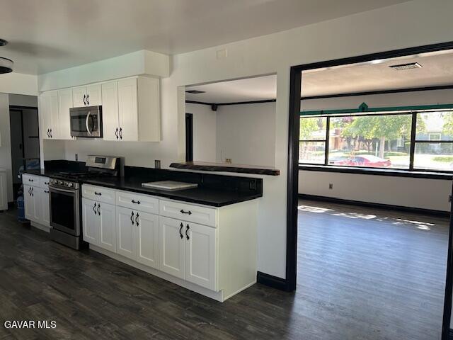 Lancaster, California 93534, United States, 3 Bedrooms Bedrooms, ,2 BathroomsBathrooms,Residential,Active,99221