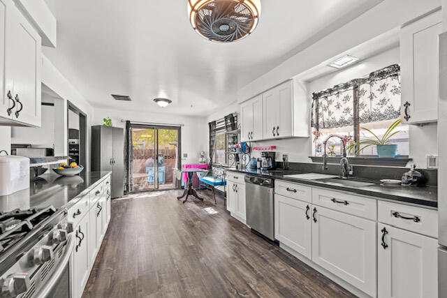 Lancaster, California 93534, United States, 3 Bedrooms Bedrooms, ,2 BathroomsBathrooms,Residential,Active,99221