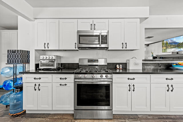 Lancaster, California 93534, United States, 3 Bedrooms Bedrooms, ,2 BathroomsBathrooms,Residential,Active,99221