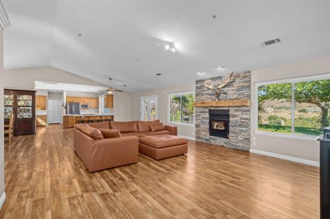 A home in Leona Valley