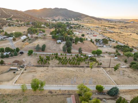 A home in Leona Valley