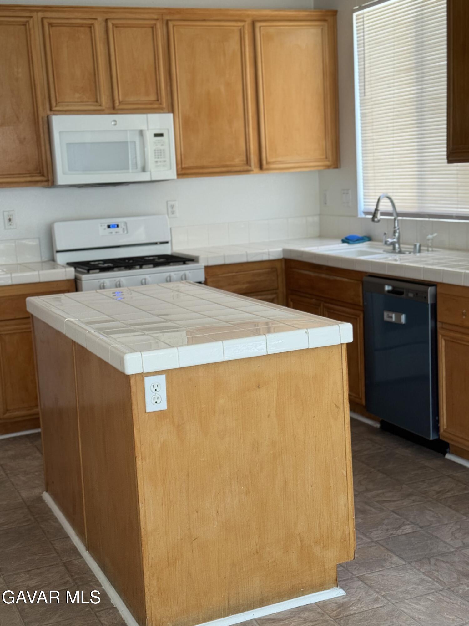 Palmdale, California 93551, United States, 4 Bedrooms Bedrooms, ,3 BathroomsBathrooms,Residential,Active,152001