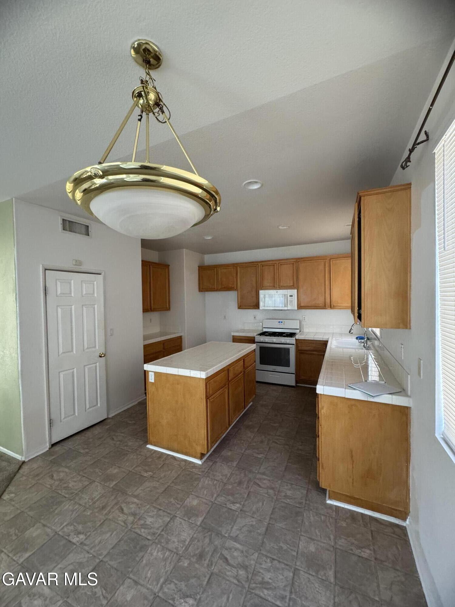 Palmdale, California 93551, United States, 4 Bedrooms Bedrooms, ,3 BathroomsBathrooms,Residential,Active,152001