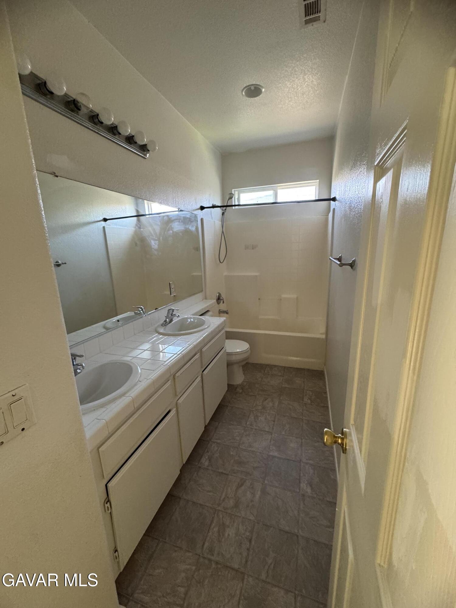 Palmdale, California 93551, United States, 4 Bedrooms Bedrooms, ,3 BathroomsBathrooms,Residential,Active,152001