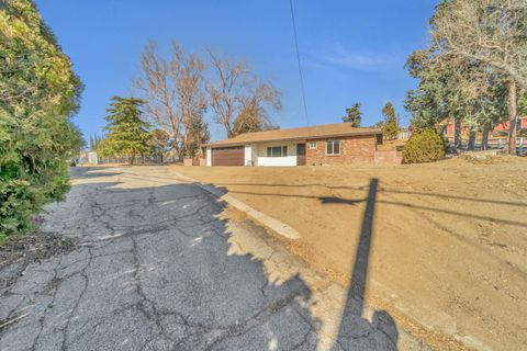 A home in Leona Valley