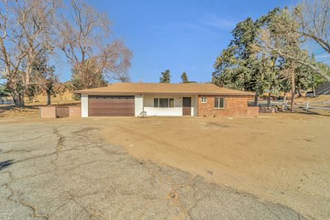 A home in Leona Valley