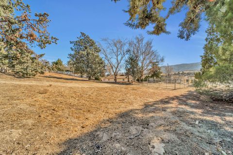 A home in Leona Valley