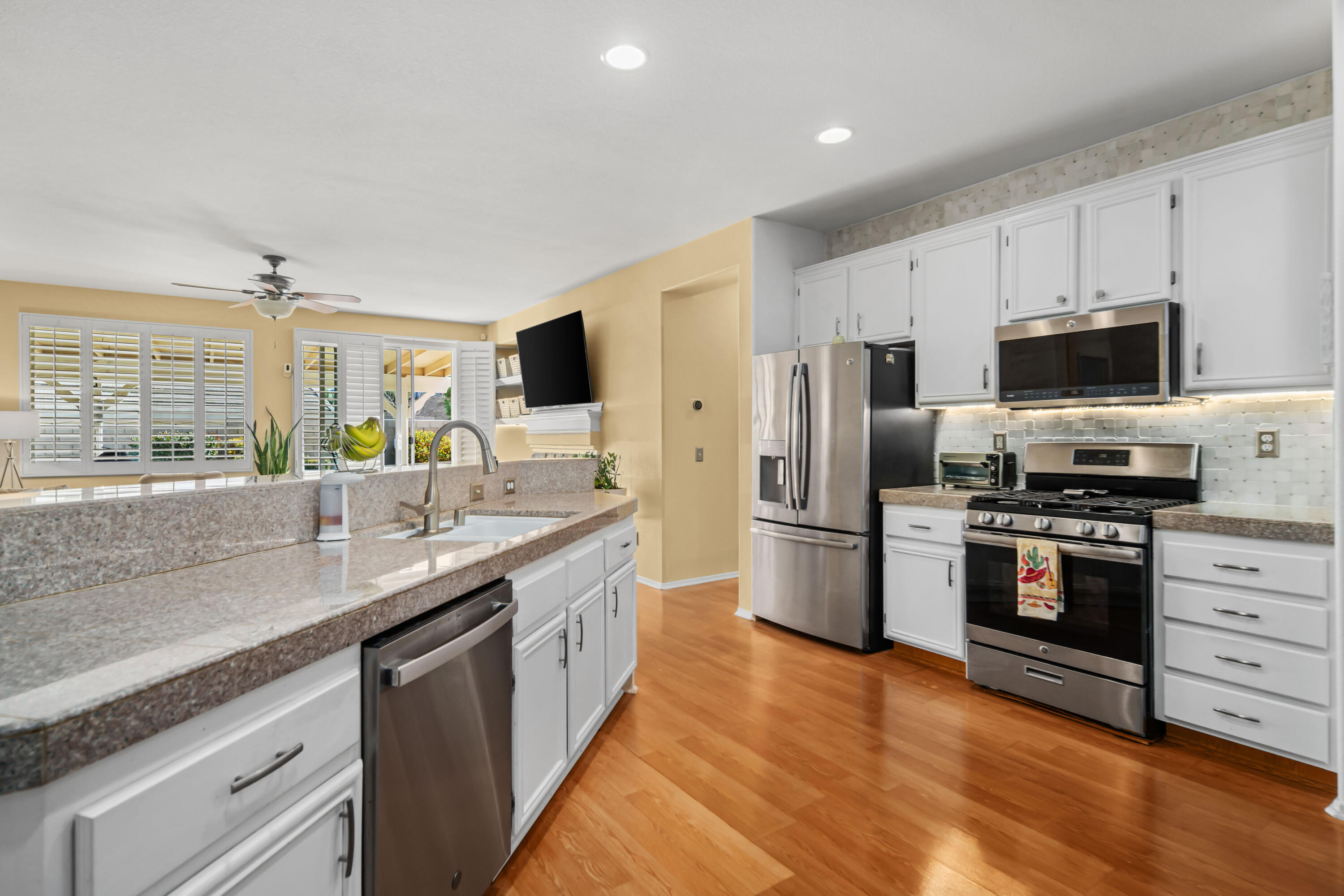 Palmdale, California 93551, United States, 4 Bedrooms Bedrooms, ,2 BathroomsBathrooms,Residential,Active,26512