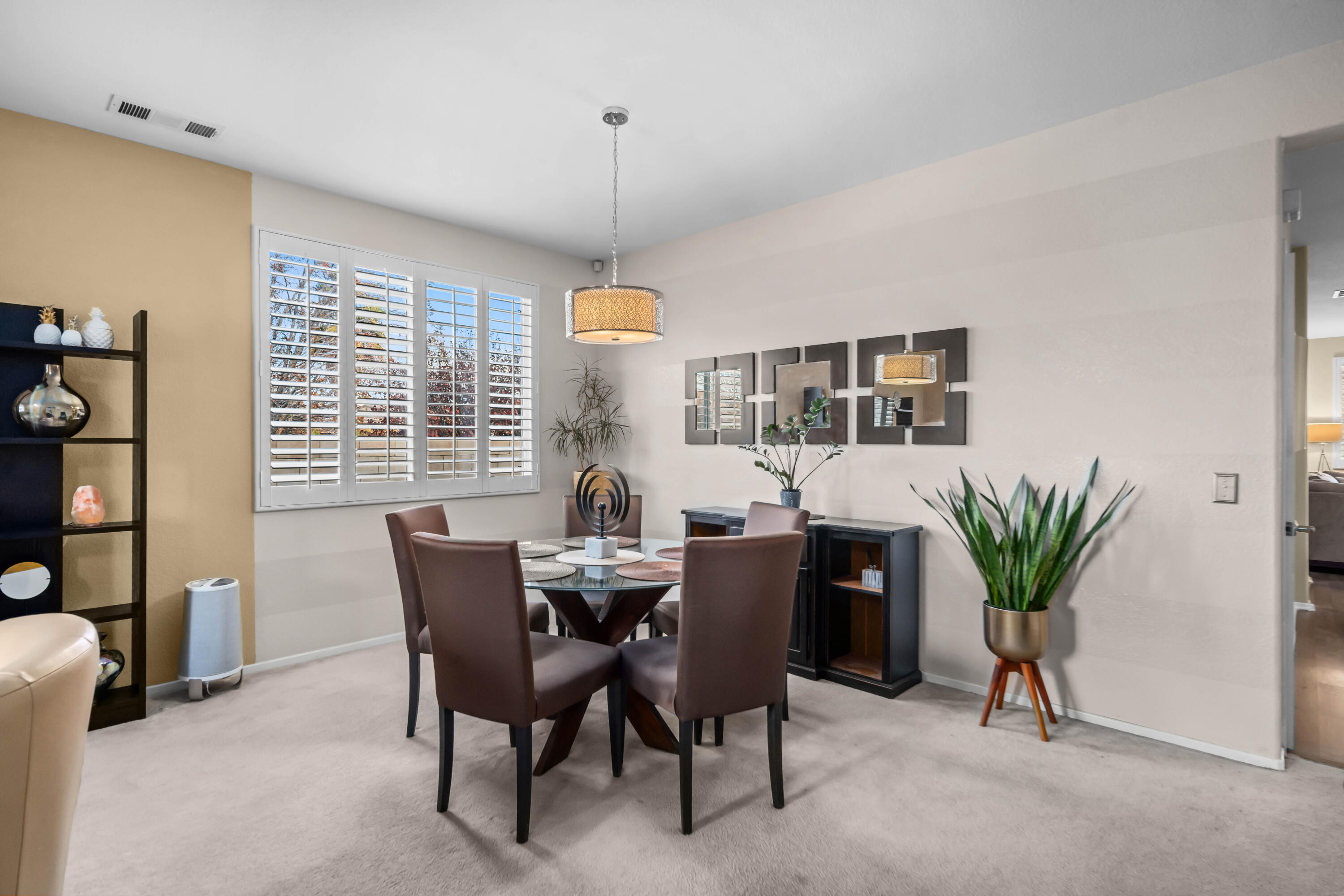 Palmdale, California 93551, United States, 4 Bedrooms Bedrooms, ,2 BathroomsBathrooms,Residential,Active,26512