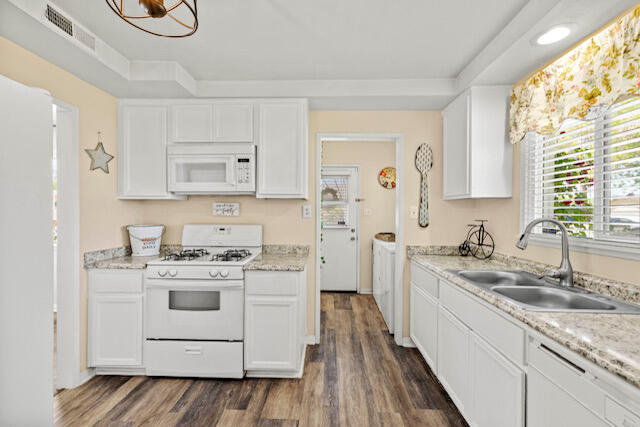 Lancaster, California 93534, United States, 3 Bedrooms Bedrooms, ,2 BathroomsBathrooms,Residential,Pending,120202