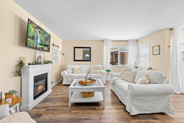 Lancaster, California 93534, United States, 3 Bedrooms Bedrooms, ,2 BathroomsBathrooms,Residential,Pending,120202