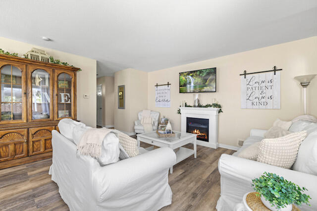 Lancaster, California 93534, United States, 3 Bedrooms Bedrooms, ,2 BathroomsBathrooms,Residential,Pending,120202