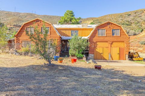 A home in Leona Valley