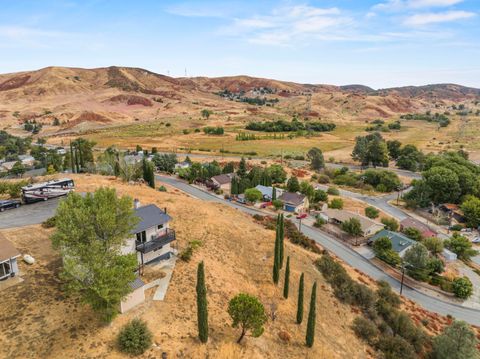 A home in Lake Hughes