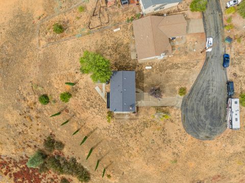 A home in Lake Hughes