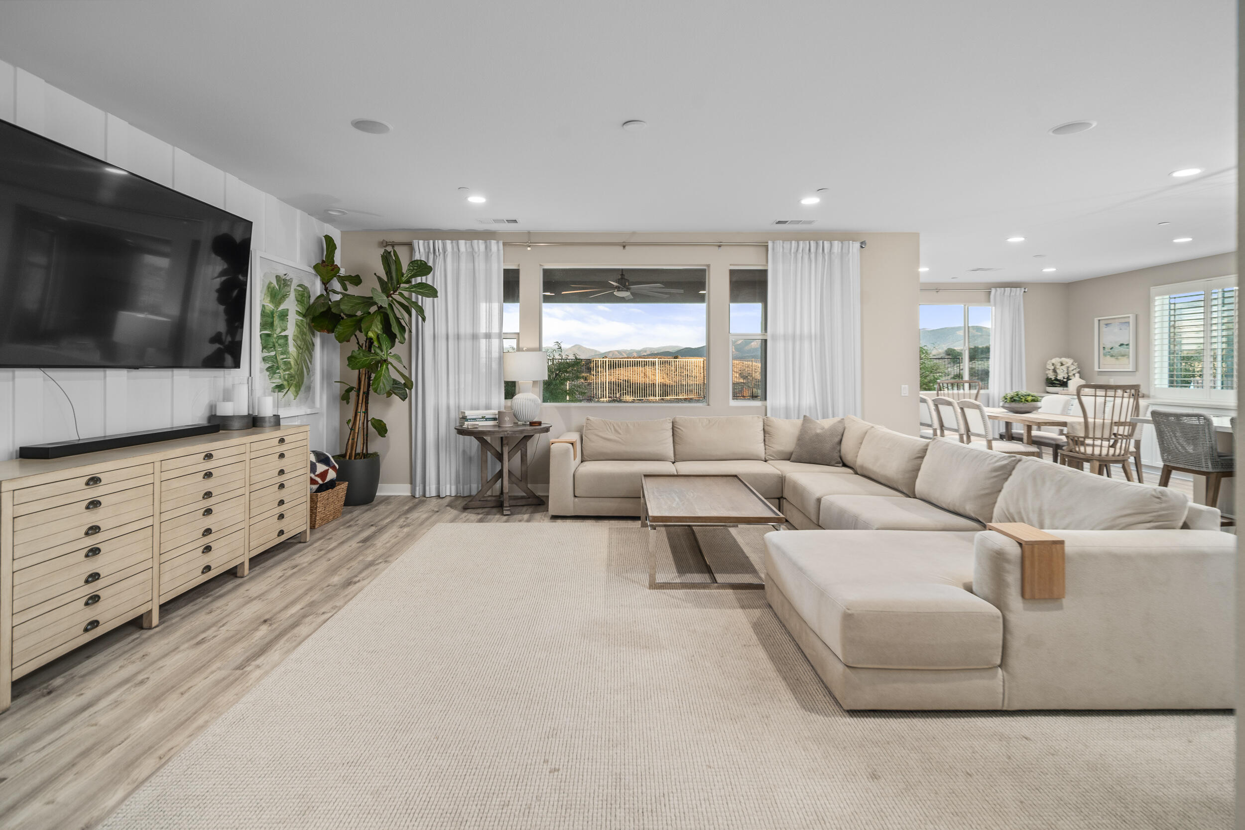 Palmdale, California 93551, United States, 4 Bedrooms Bedrooms, ,3 BathroomsBathrooms,Residential,Active,39514