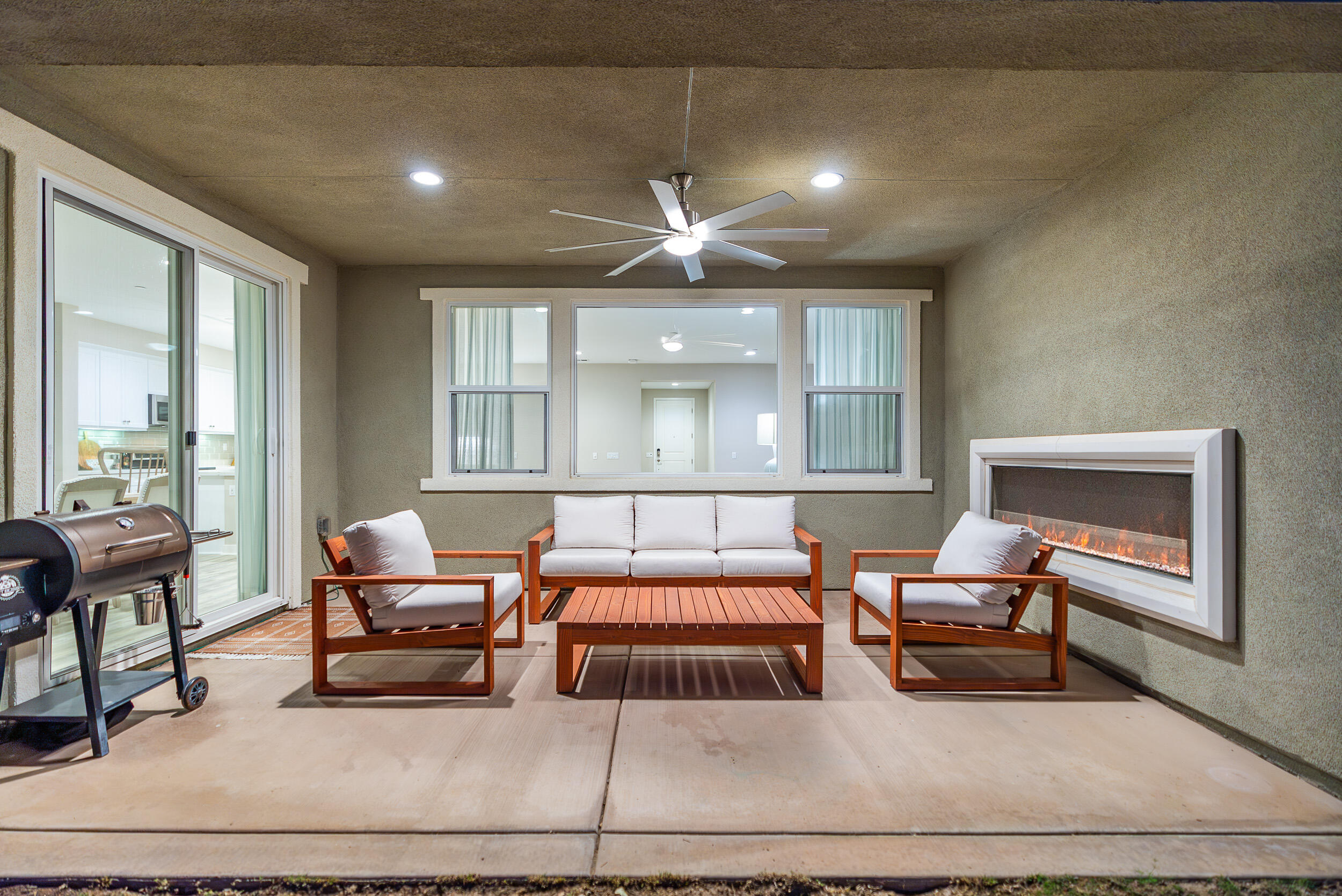 Palmdale, California 93551, United States, 4 Bedrooms Bedrooms, ,3 BathroomsBathrooms,Residential,Active,39514