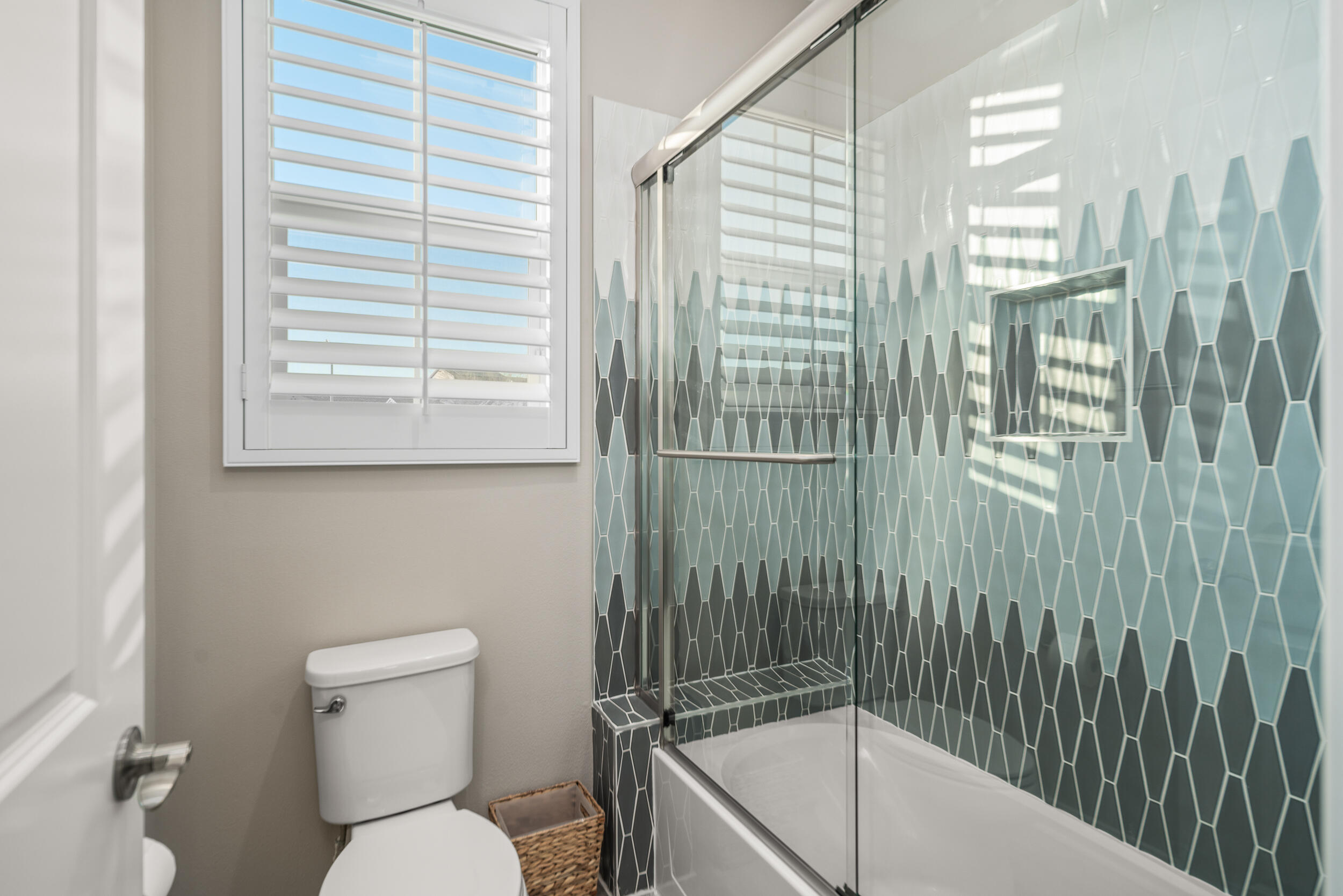 Palmdale, California 93551, United States, 4 Bedrooms Bedrooms, ,3 BathroomsBathrooms,Residential,Active,39514