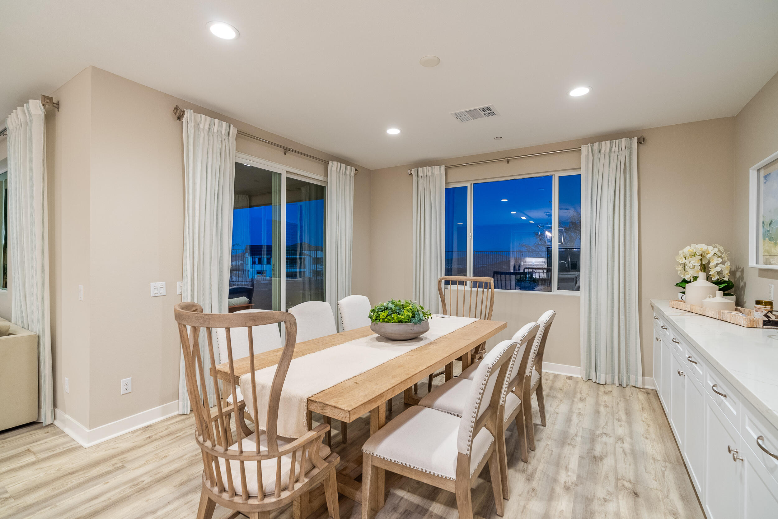 Palmdale, California 93551, United States, 4 Bedrooms Bedrooms, ,3 BathroomsBathrooms,Residential,Active,39514