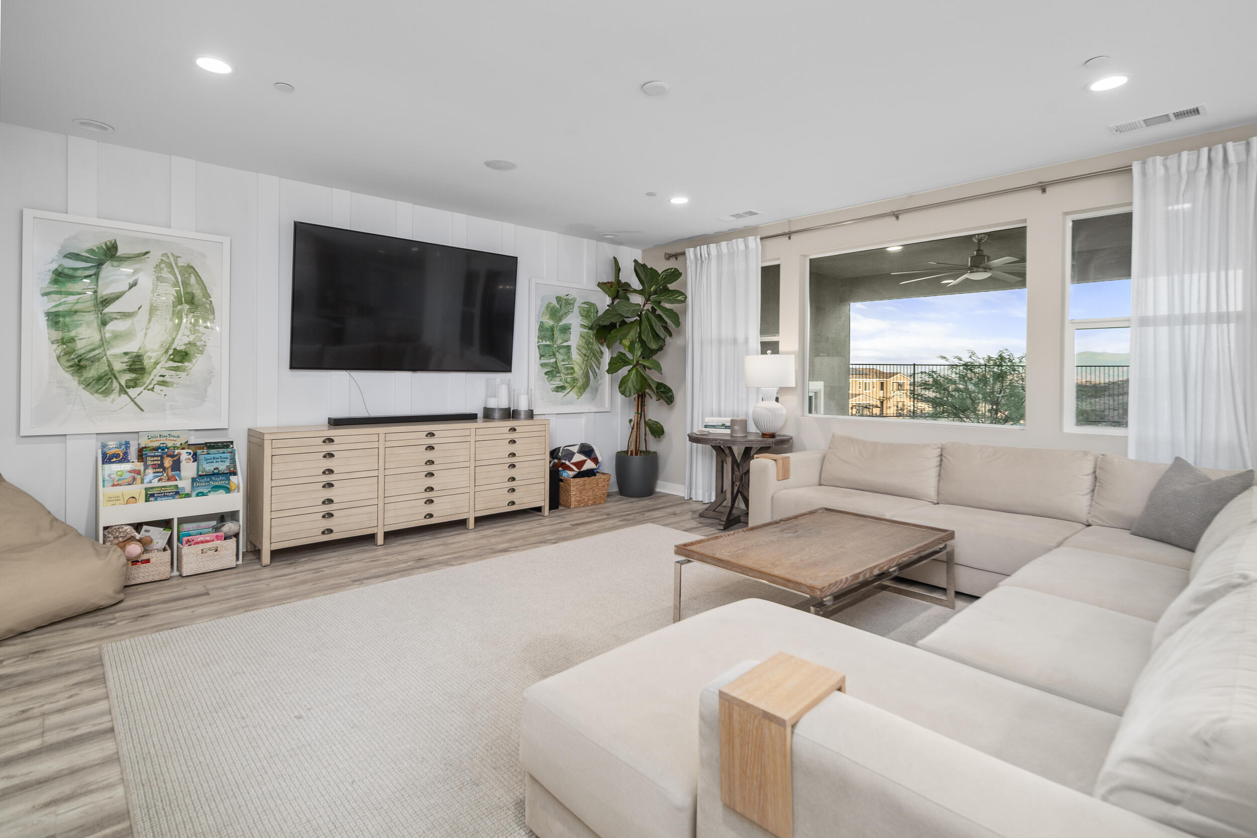 Palmdale, California 93551, United States, 4 Bedrooms Bedrooms, ,3 BathroomsBathrooms,Residential,Active,39514