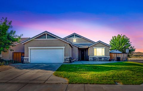 Single Family Residence in Rosamond CA 3111 Desert Moon Avenue.jpg