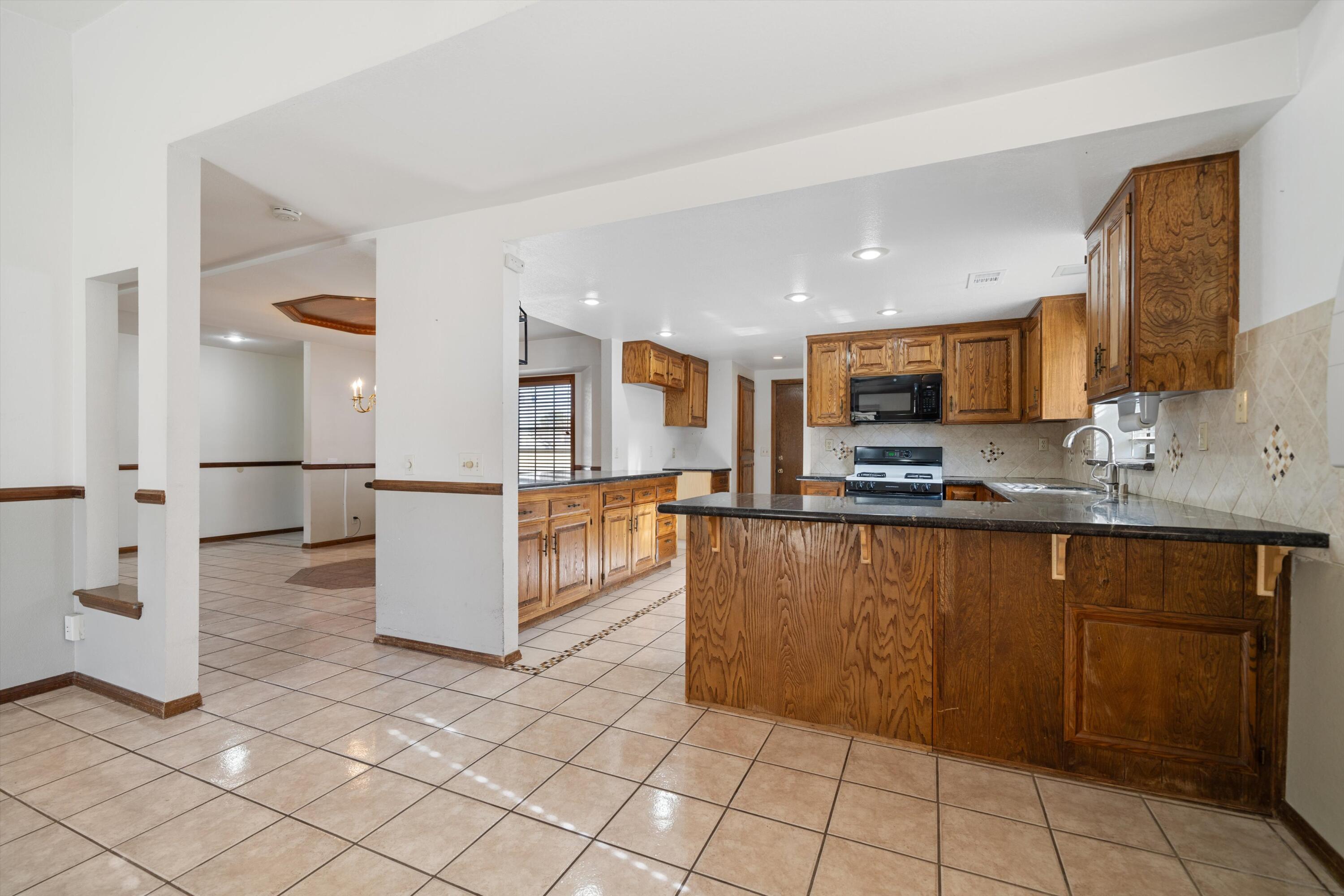 Lancaster, California 93536, United States, 3 Bedrooms Bedrooms, ,2 BathroomsBathrooms,Residential,Active,21345