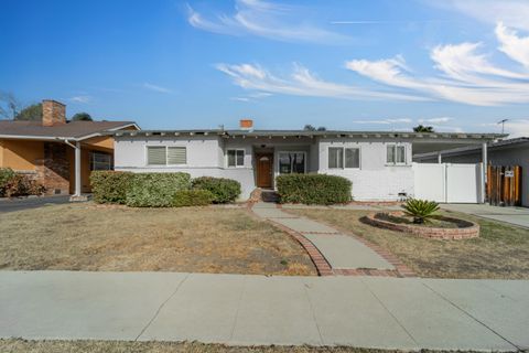 A home in Reseda