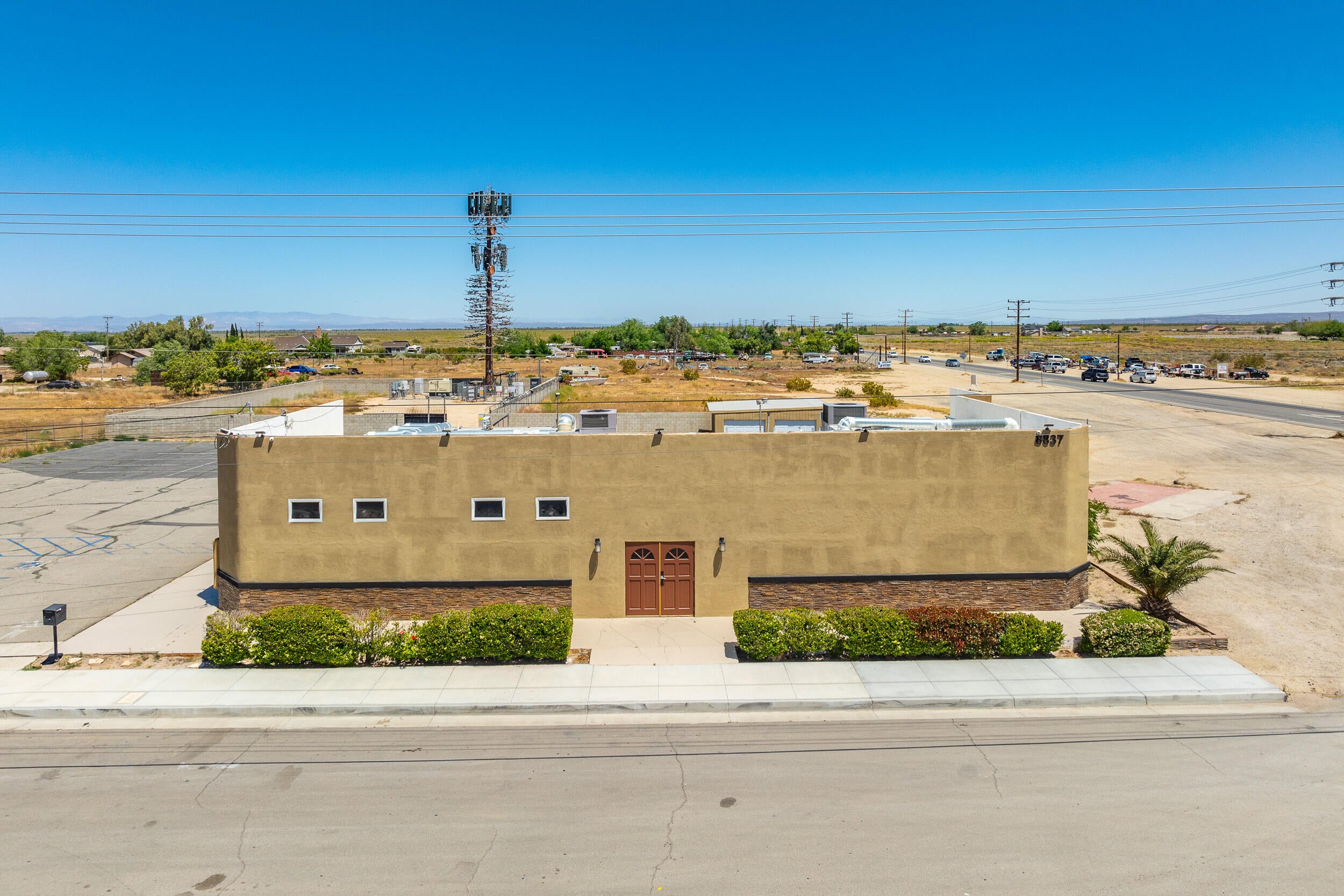8837 E Palmdale Blvd, Palmdale, CA 93552