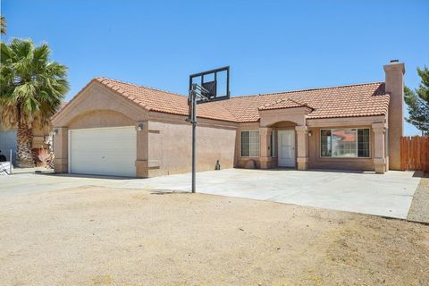 Single Family Residence in Rosamond CA 1024 Heatherfield Avenue 1.jpg